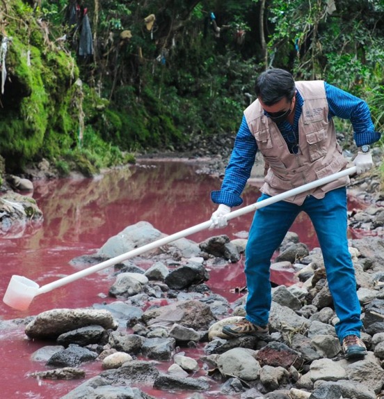 MARN lidera investigación de aguas rojas en quebrada El Piro